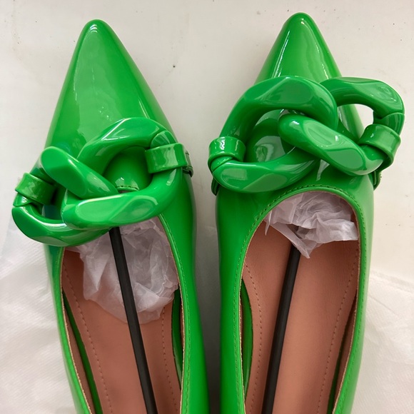 VIBRANT PATENT LEATHER CHAIN TRIM POINTED TOE BALLET FLATS - GREEN - Picture 5 of 9